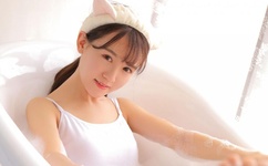 女人张开腿无遮无挡图